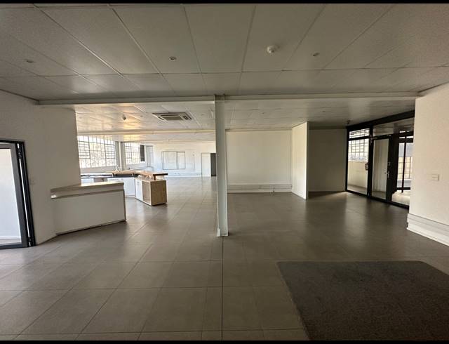 250M² OFFICE TO LET IN WOODSTOCK